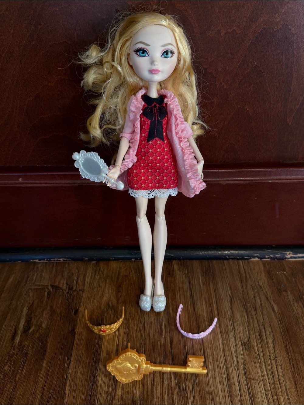 Ever After High Apple White Getting Fairest
